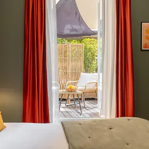 Hotel De France, Un Ammi